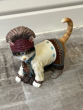 The Hamilton Collection “Chief Runs With Paws” cat figurine